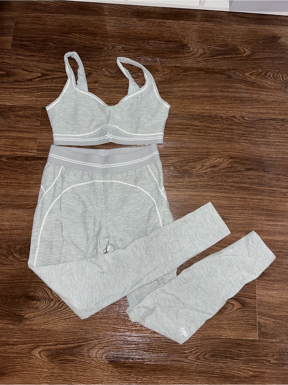 ALO Yoga Light Heather Gray Seamless Sports Bra & Leggings Set